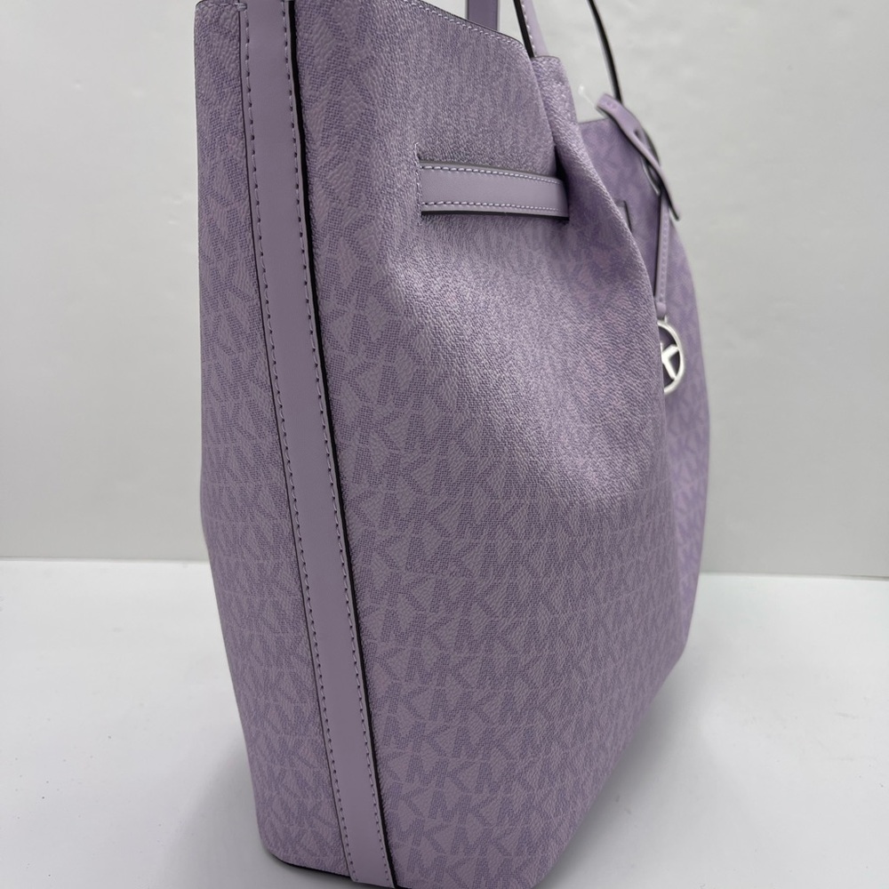 MICHAEL KORS Carson Large Signature Logo Shoulder Tote Bag
Light Quartz
NWT - Picture 4 of 16
